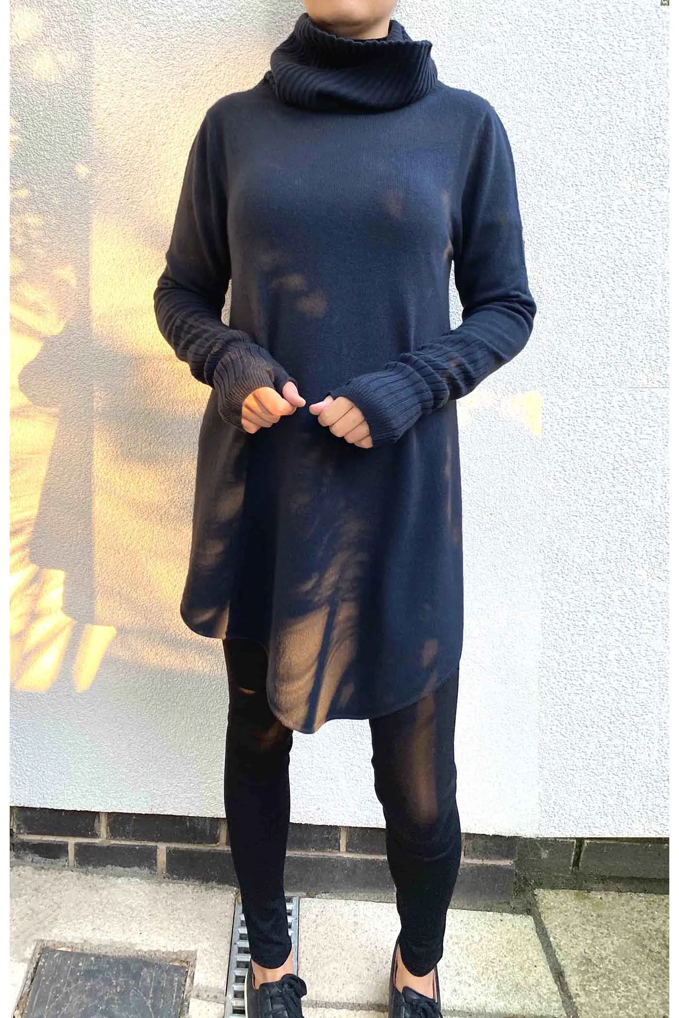 Cashmere Tunic Sweater in Navy