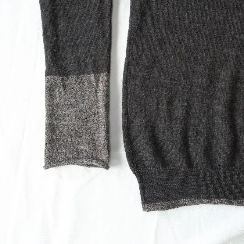 contrast sleeve turtleneck