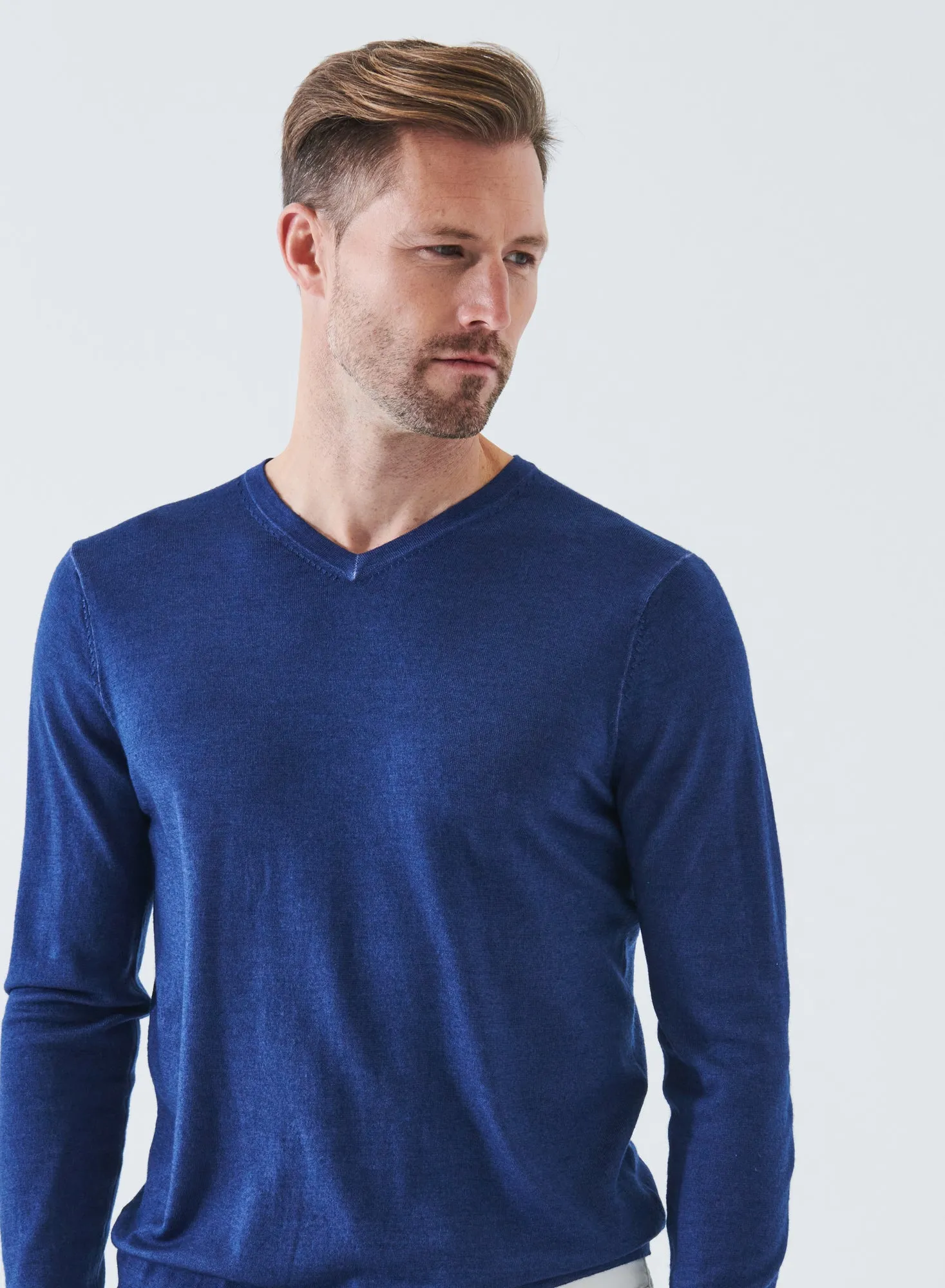 EXTRA-FINE MERINO VINTAGE WASH V-NECK