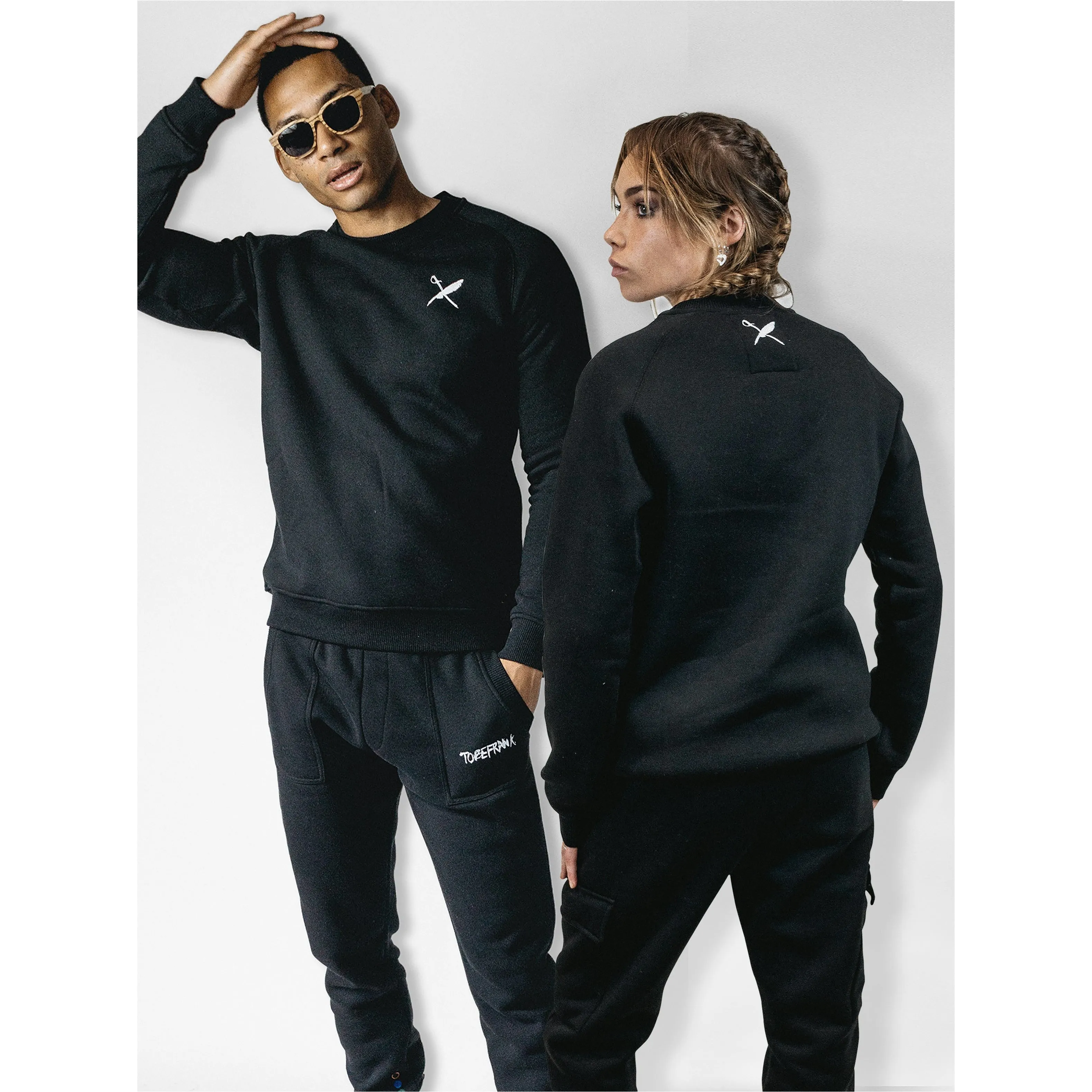 UNISEX BOBBY PULLOVER IN BLACK